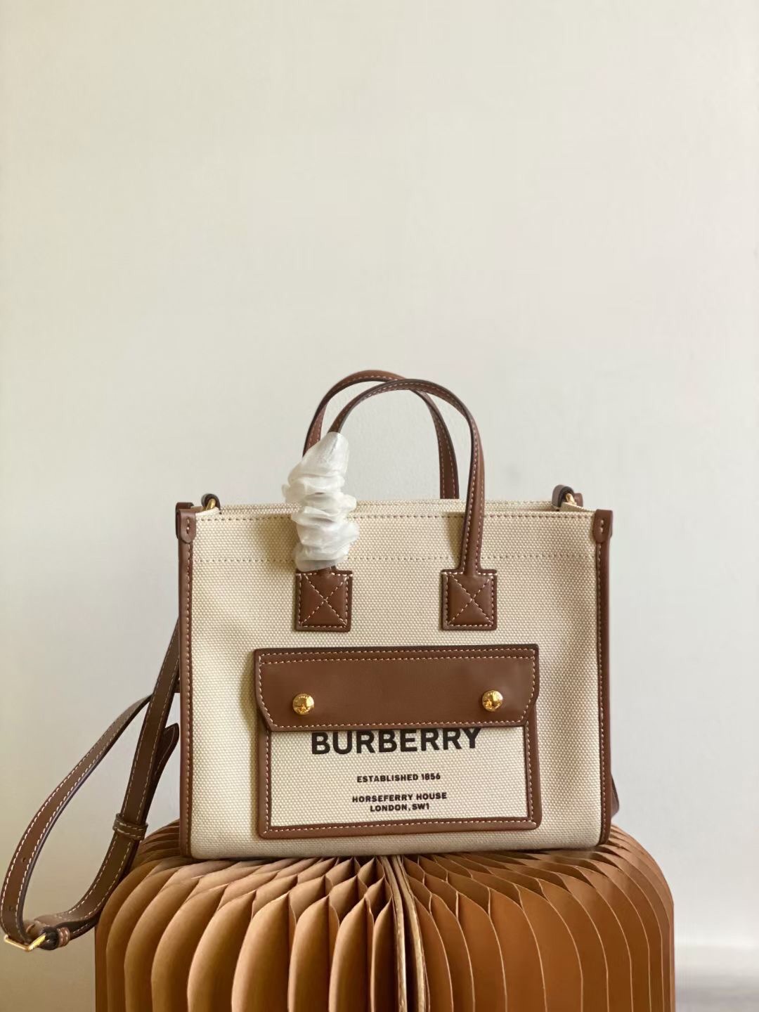 Burberry_Freya-23_8_19CM